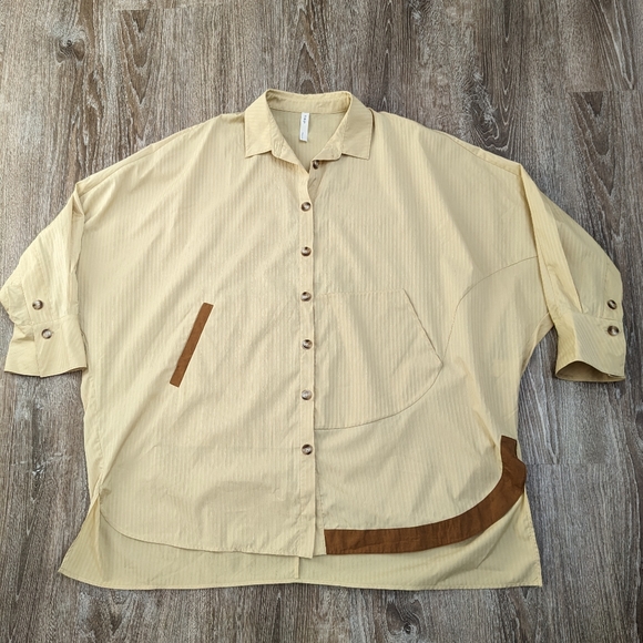 Nap Fantastic Curved Hem Blouse Pastel Butter Yellow Size Large - Picture 6 of 16